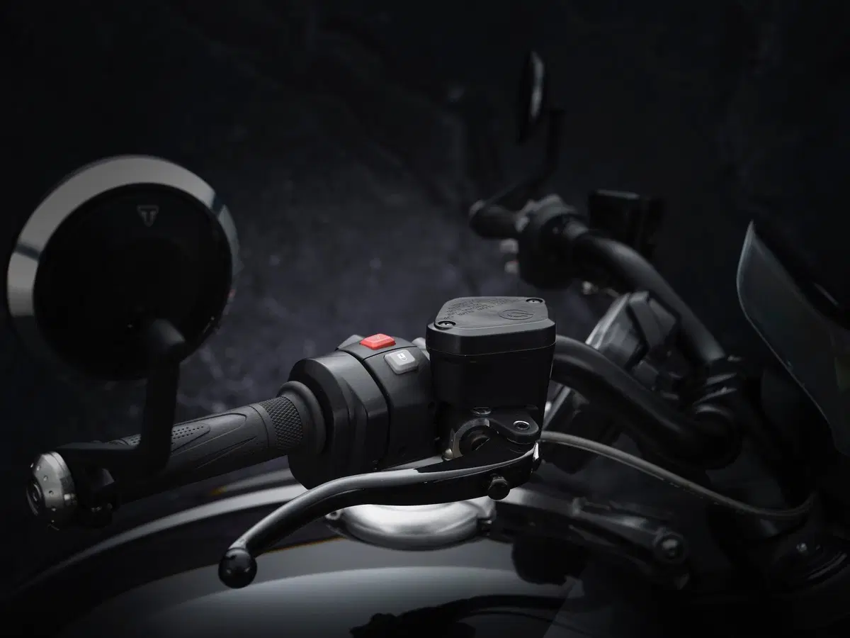 Triumph Rocket 3GT Triple black (8)