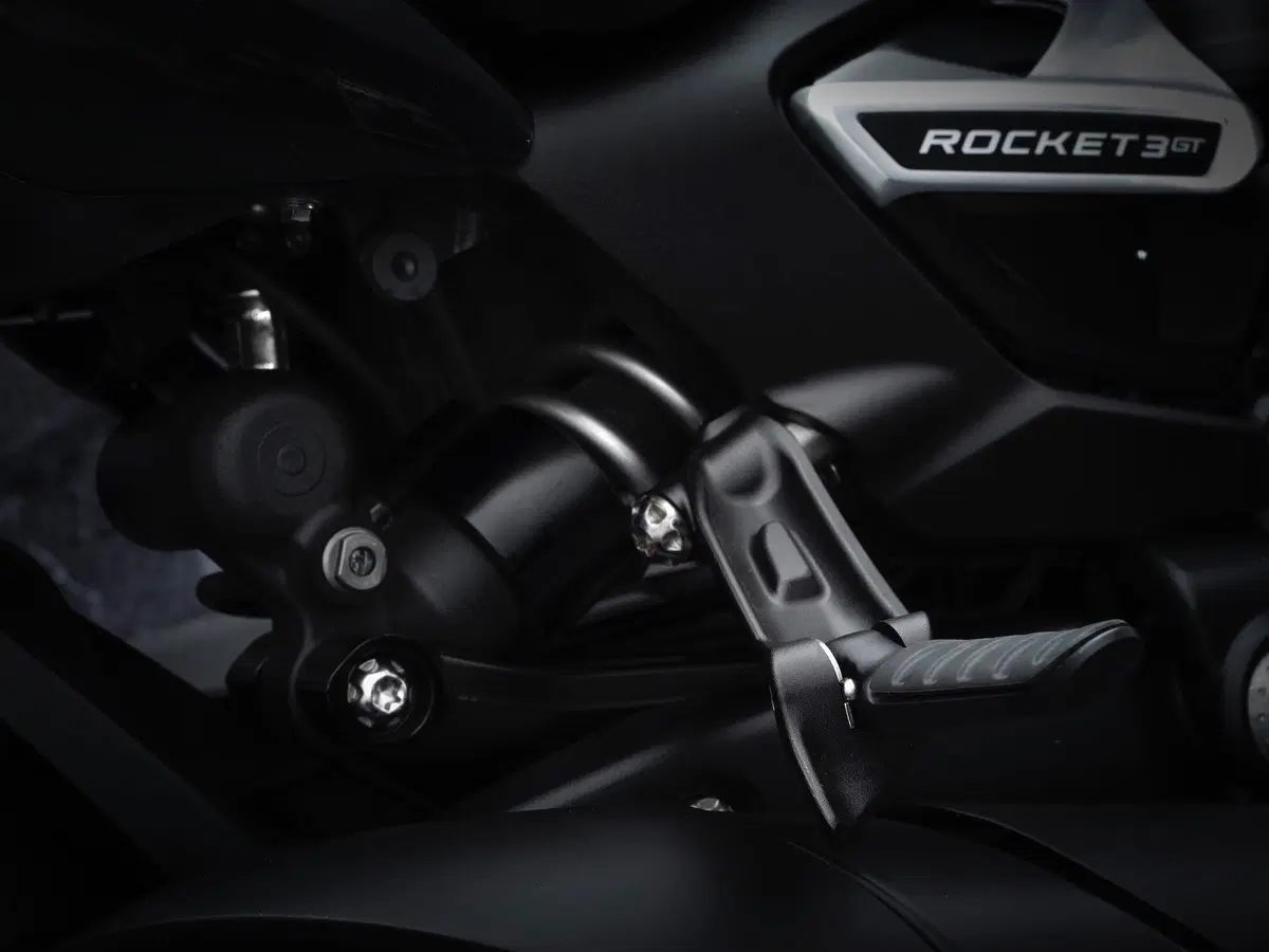 Triumph Rocket 3GT Triple black (10)