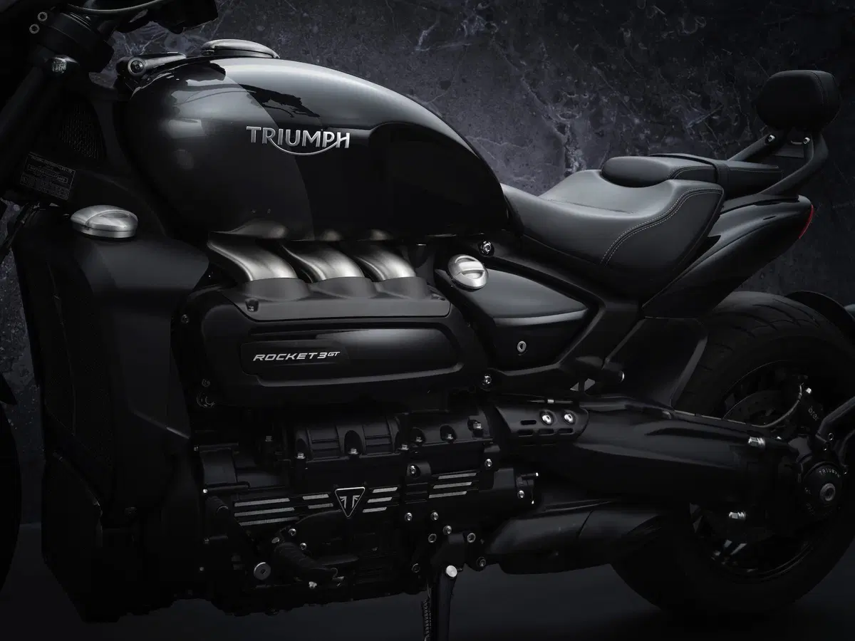 Triumph Rocket 3GT Triple black (11)