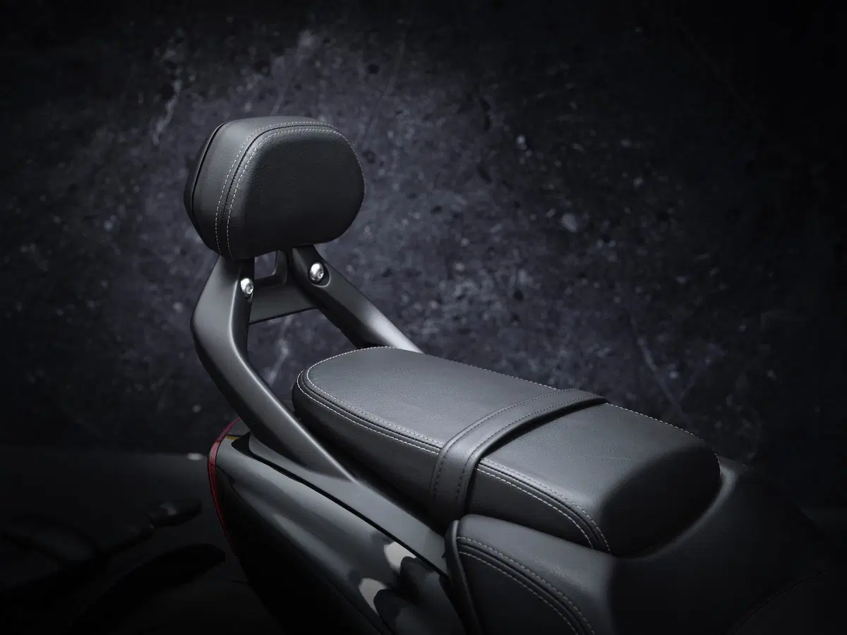 Triumph Rocket 3GT Triple black (14)