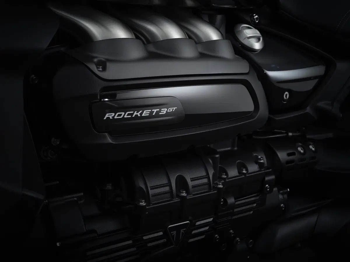 Triumph Rocket 3GT Triple black (12)