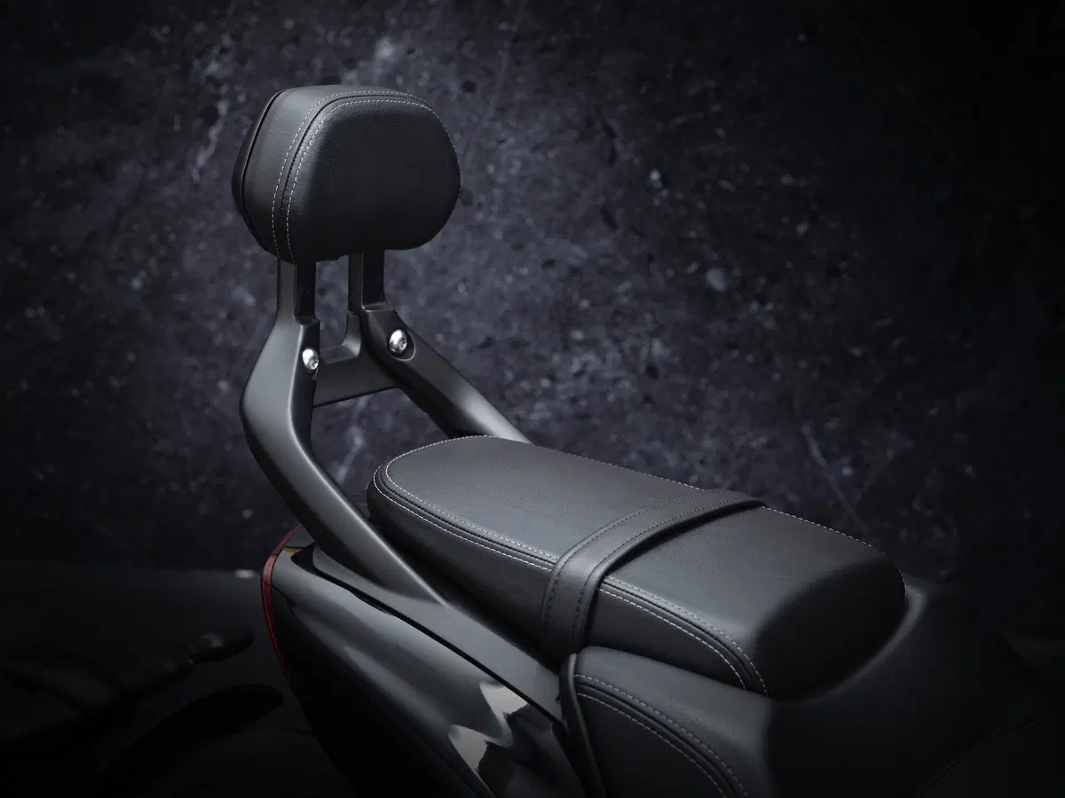 Triumph Rocket 3GT Triple black (13)