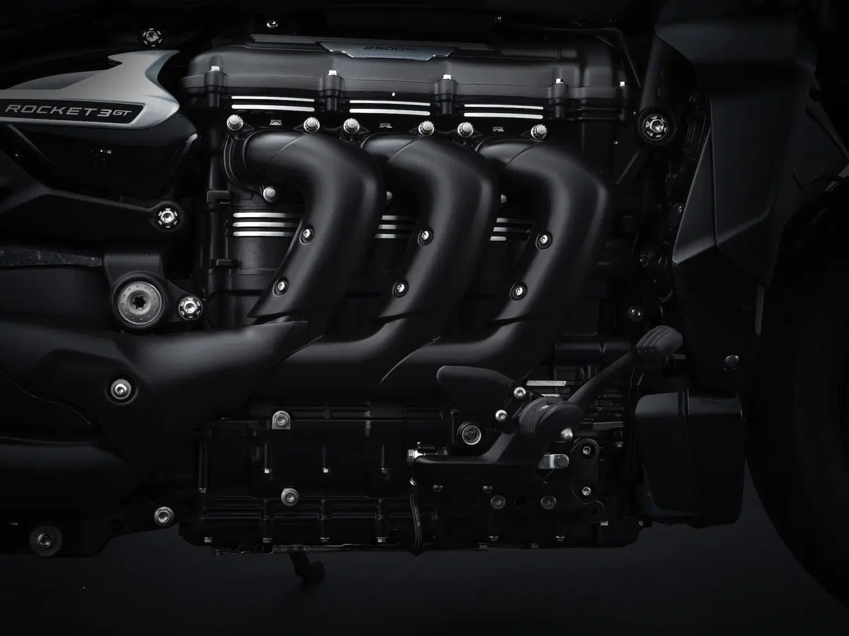 Triumph Rocket 3GT Triple black (15)