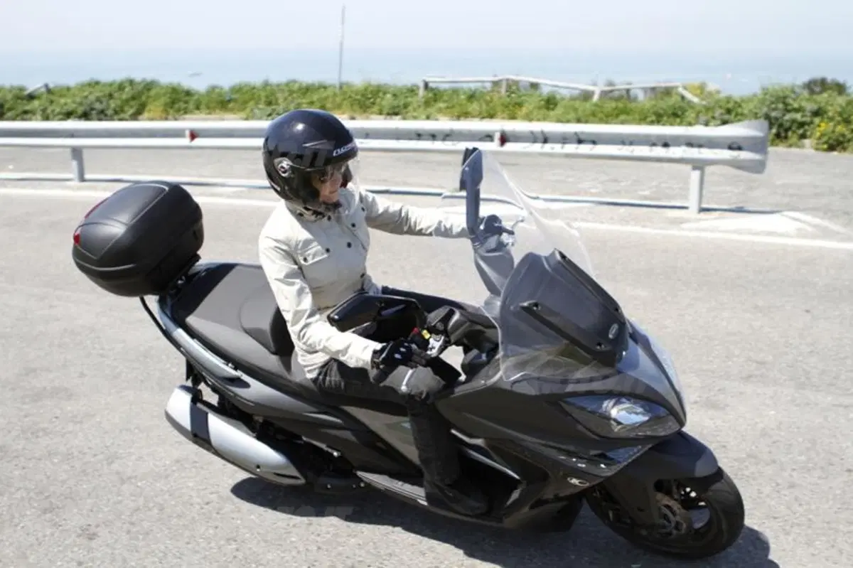 Kymco Xciting 400i e K-XCT 300i  (8)