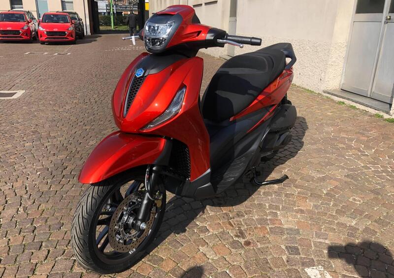 Vendo Piaggio Beverly 300 S (2021) nuova a Milano (codice 8318041) 