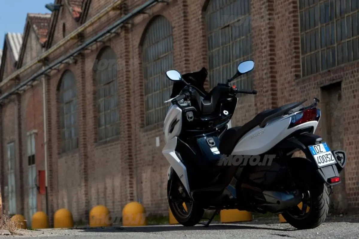 Kymco Xciting 400i e K-XCT 300i  (18)