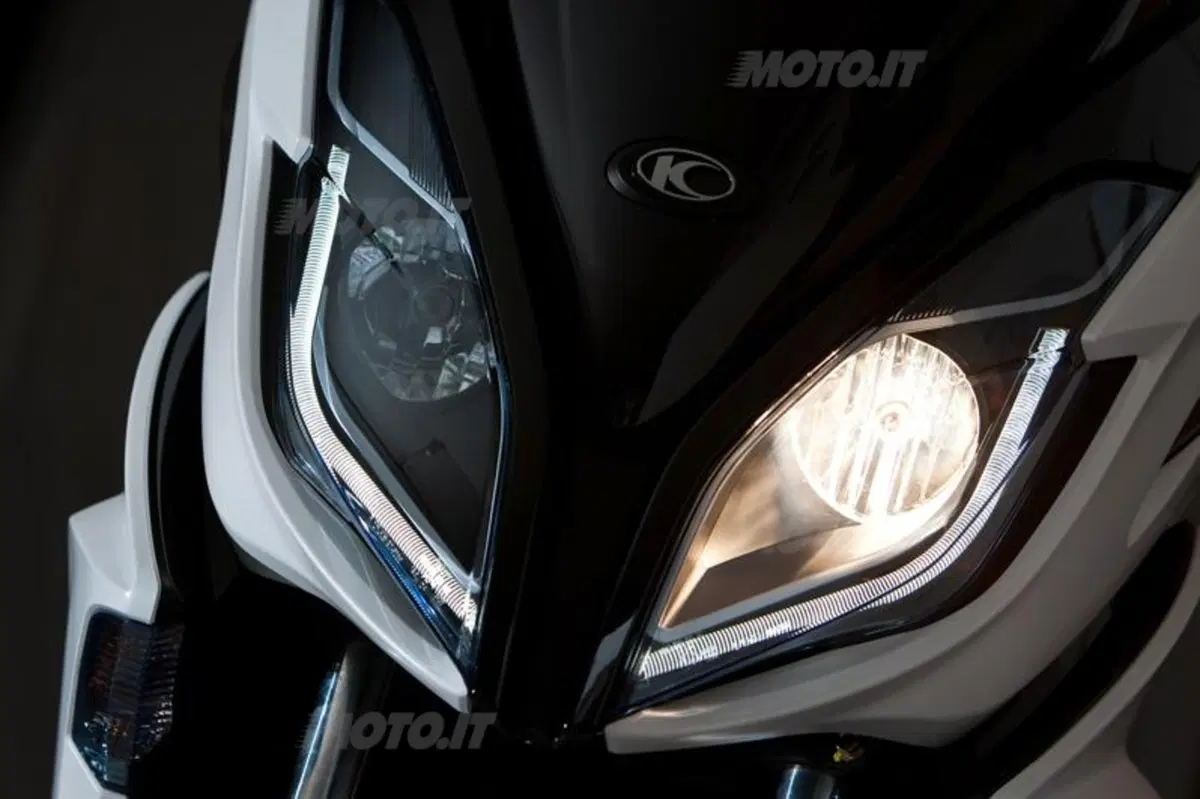 Kymco Xciting 400i e K-XCT 300i  (32)