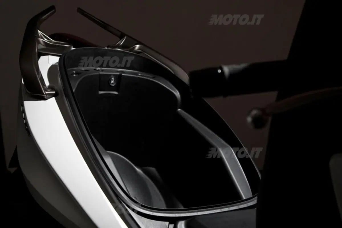 Kymco Xciting 400i e K-XCT 300i  (35)