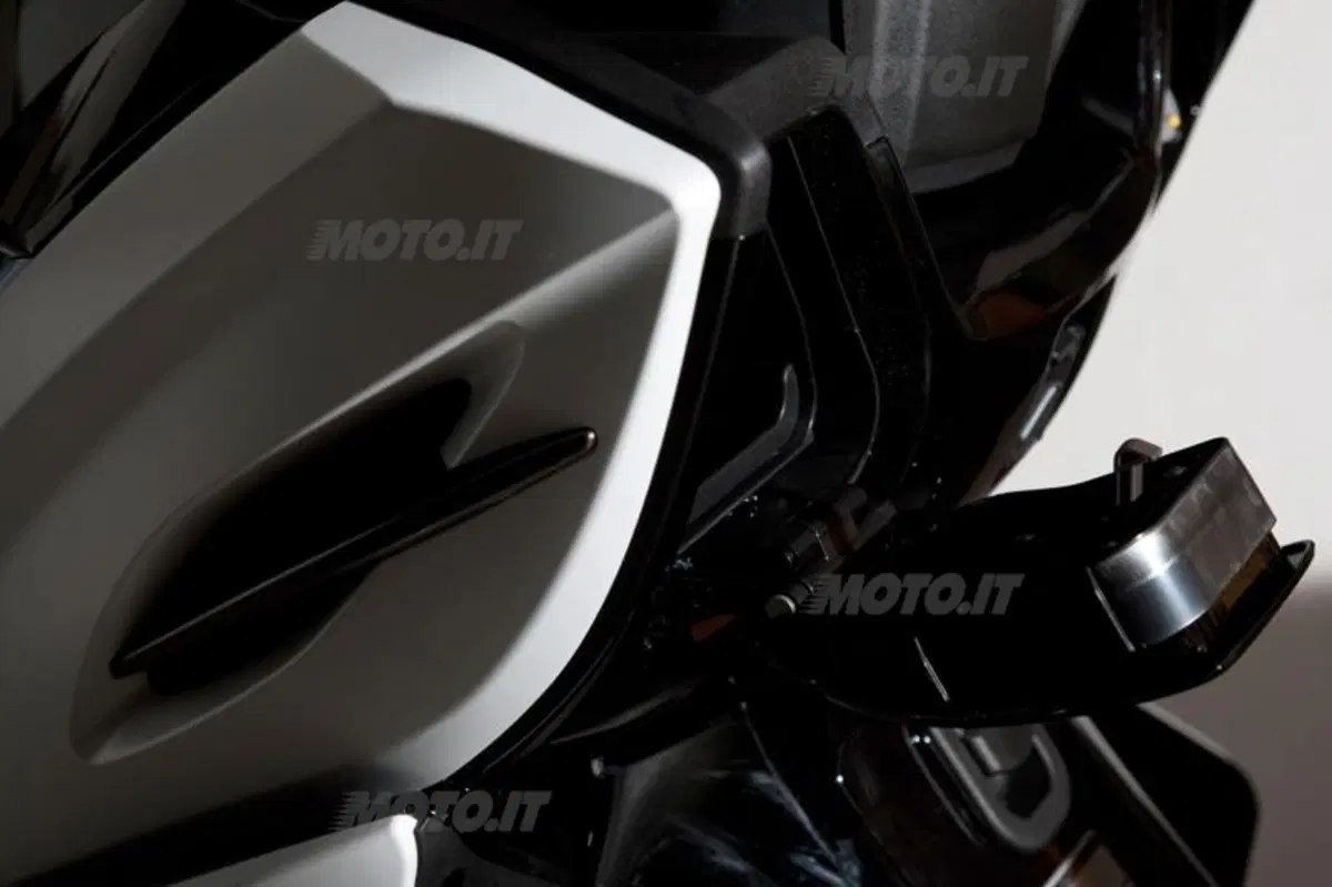 Kymco Xciting 400i e K-XCT 300i  (36)