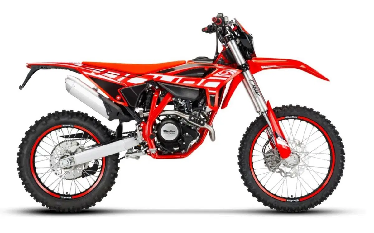 Beta lancia le RR 125 LC Enduro e Motard 2021. Dati e prezzi (2)