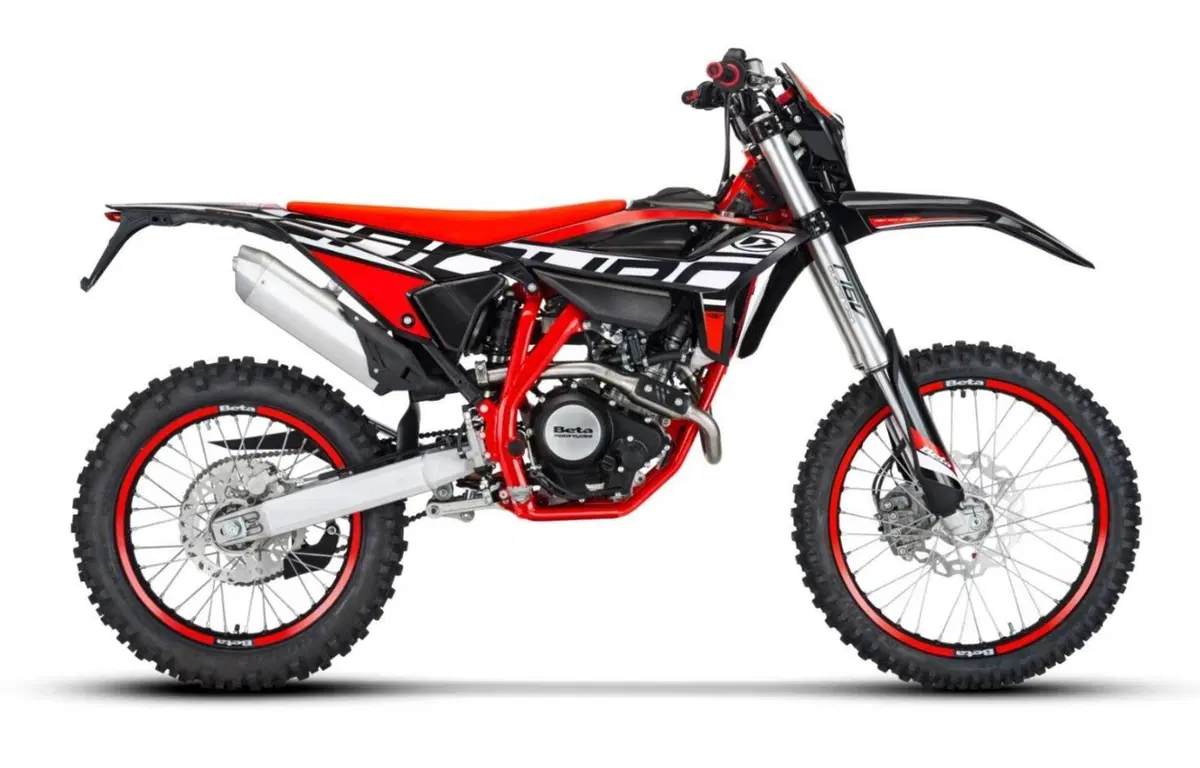 Beta lancia le RR 125 LC Enduro e Motard 2021. Dati e prezzi (4)