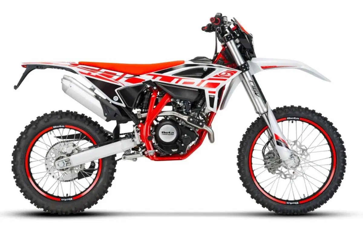 Beta lancia le RR 125 LC Enduro e Motard 2021. Dati e prezzi (5)