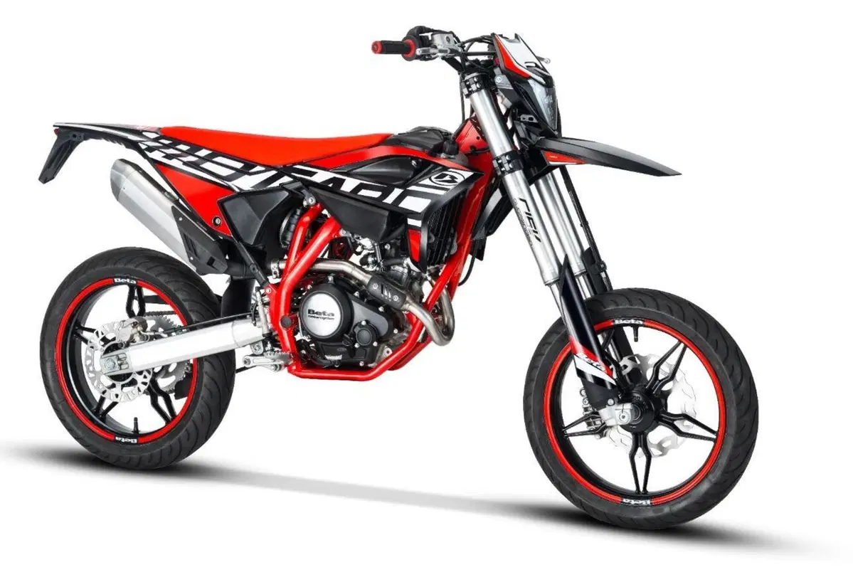 Beta lancia le RR 125 LC Enduro e Motard 2021. Dati e prezzi