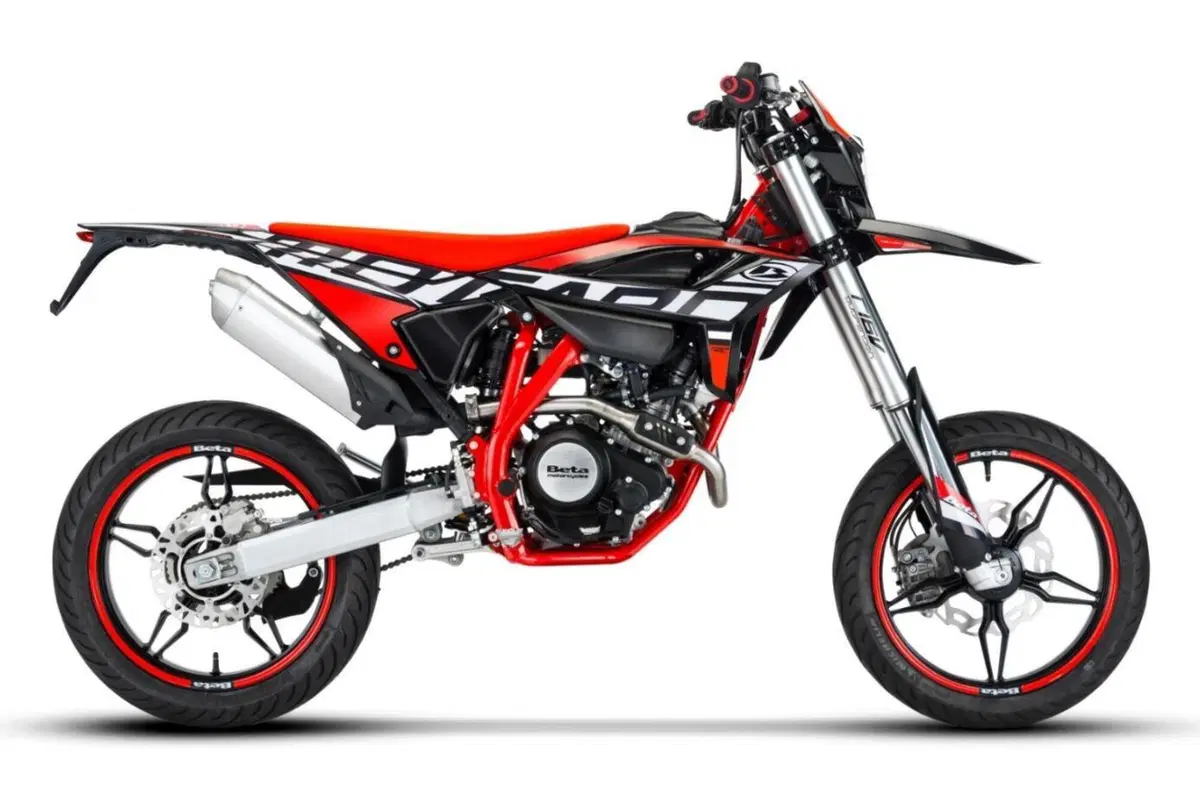 Beta lancia le RR 125 LC Enduro e Motard 2021. Dati e prezzi (2)