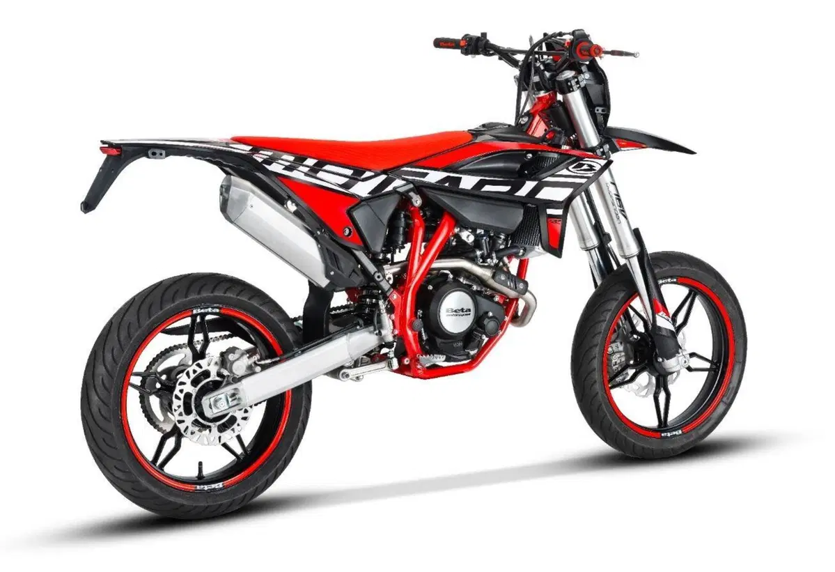 Beta lancia le RR 125 LC Enduro e Motard 2021. Dati e prezzi (3)