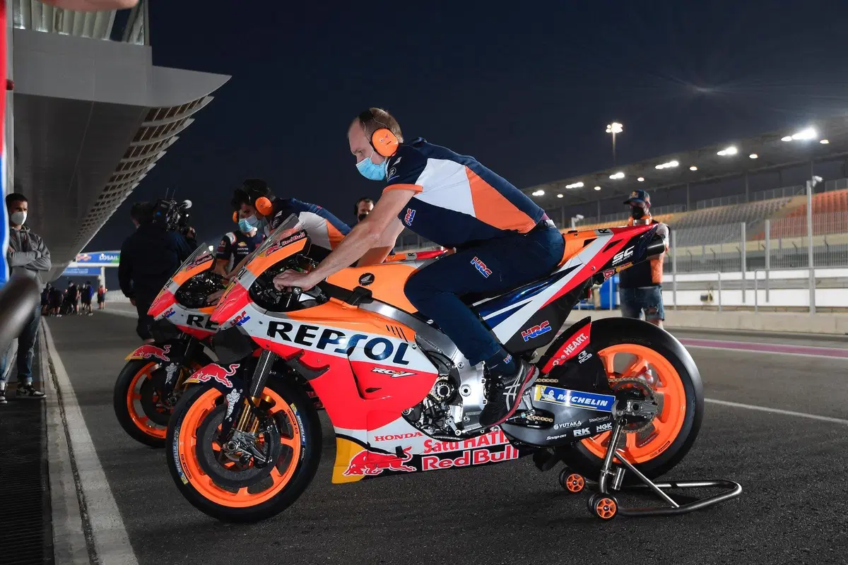 MotoGP 2021, Test Qatar Day 1: Aleix Espargaro porta l’Aprilia al primo posto [GALLERY] (14)