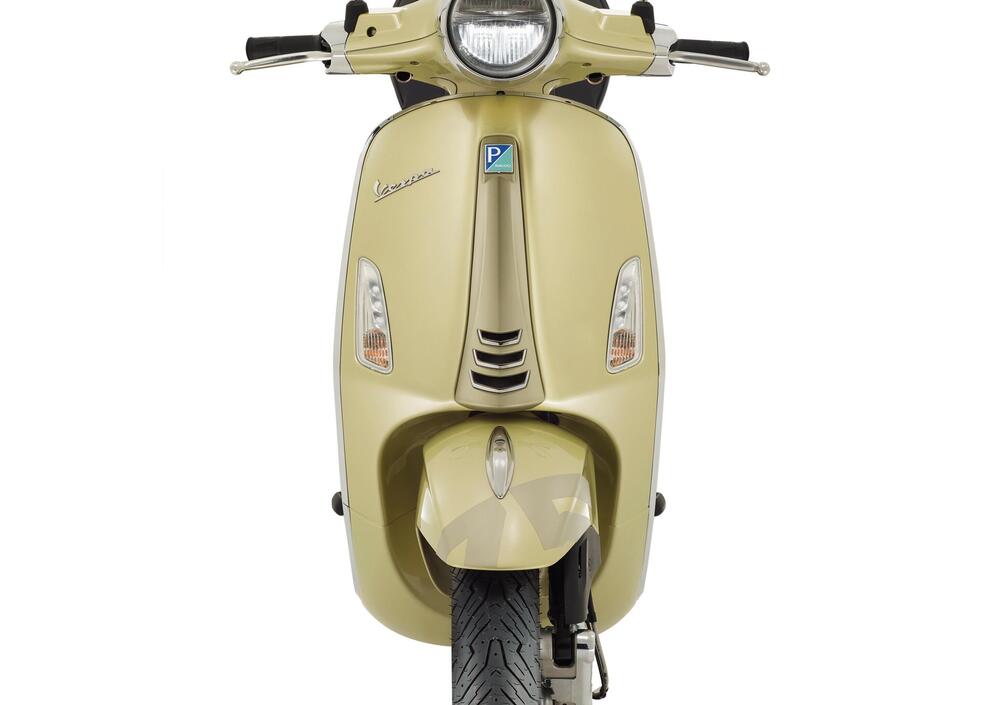 Vespa Primavera 125 3V ie 75th (2021) (2)