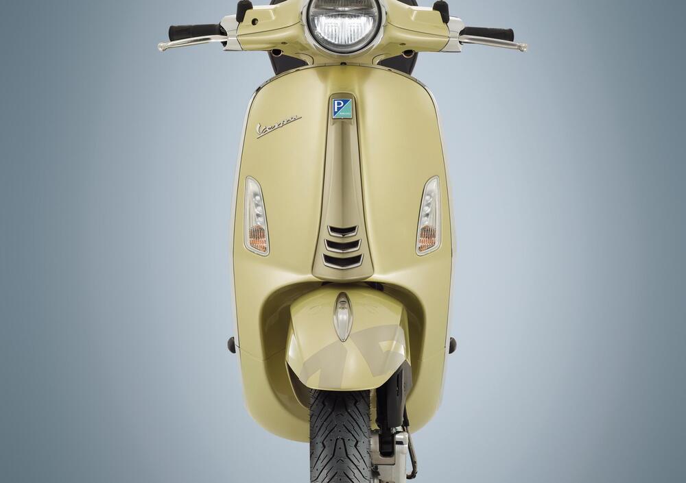 Vespa Primavera 150 3V 75th (2021) (2)