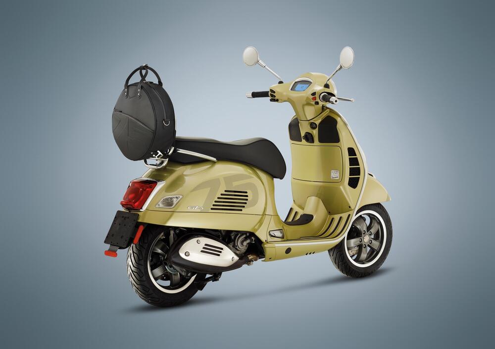 Vespa GTS 300 Supertech hpe 75th (2021) (3)