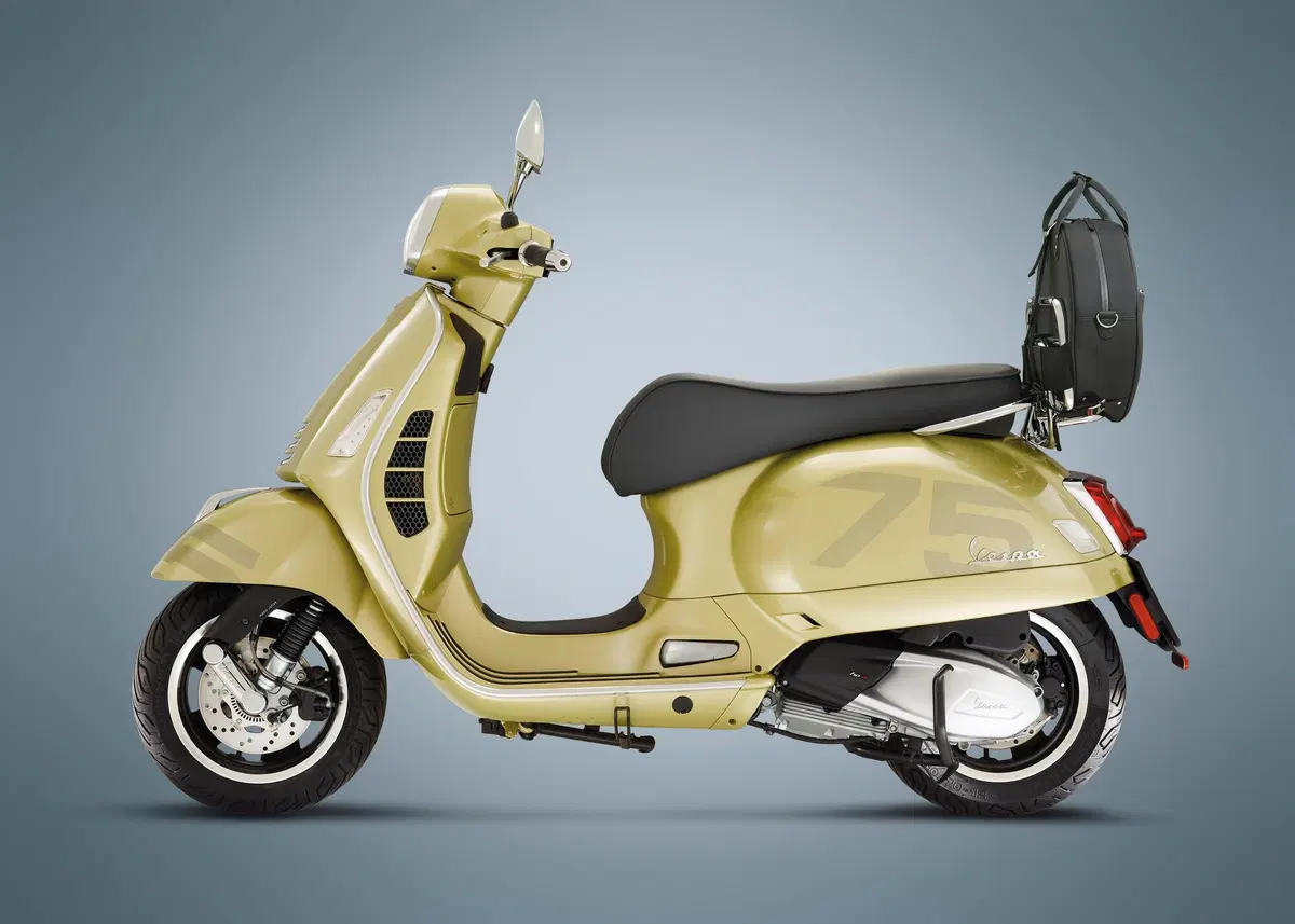 Vespa GTS 300 GTS 300 Supertech hpe 75th (2021) (5)