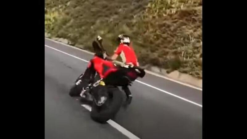 Moto crash: il monoruota sfortunato con la Ducati Multistrada [VIDEO]