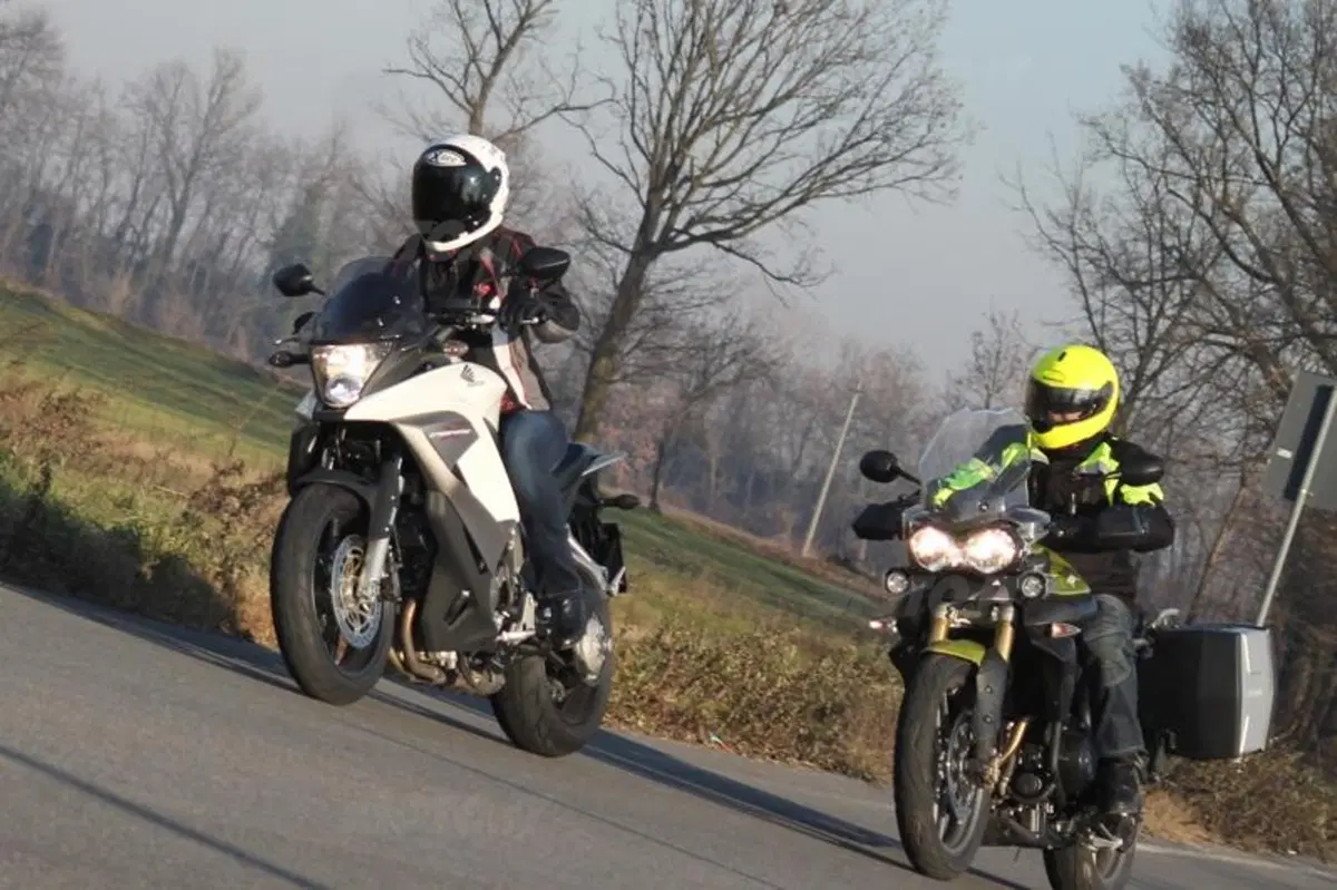 Honda Crossrunner VS Triumph Tiger 800
