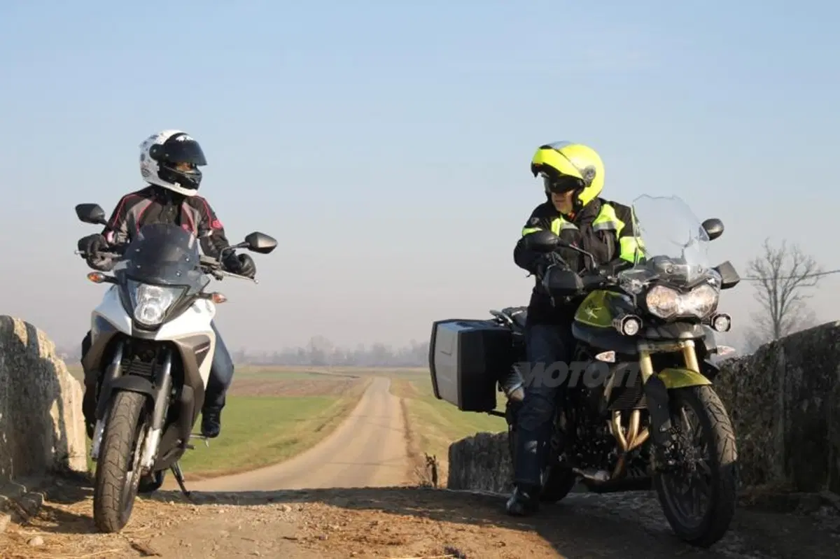 Honda Crossrunner VS Triumph Tiger 800 (11)