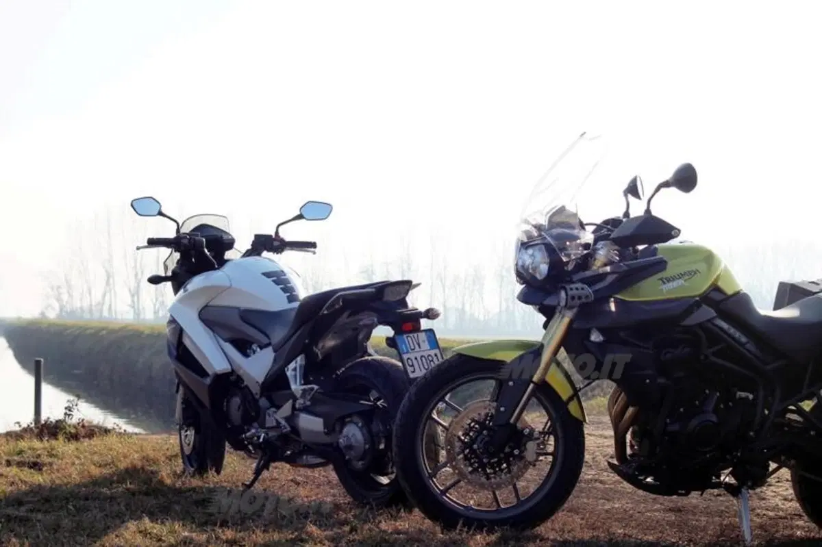 Honda Crossrunner VS Triumph Tiger 800 (14)