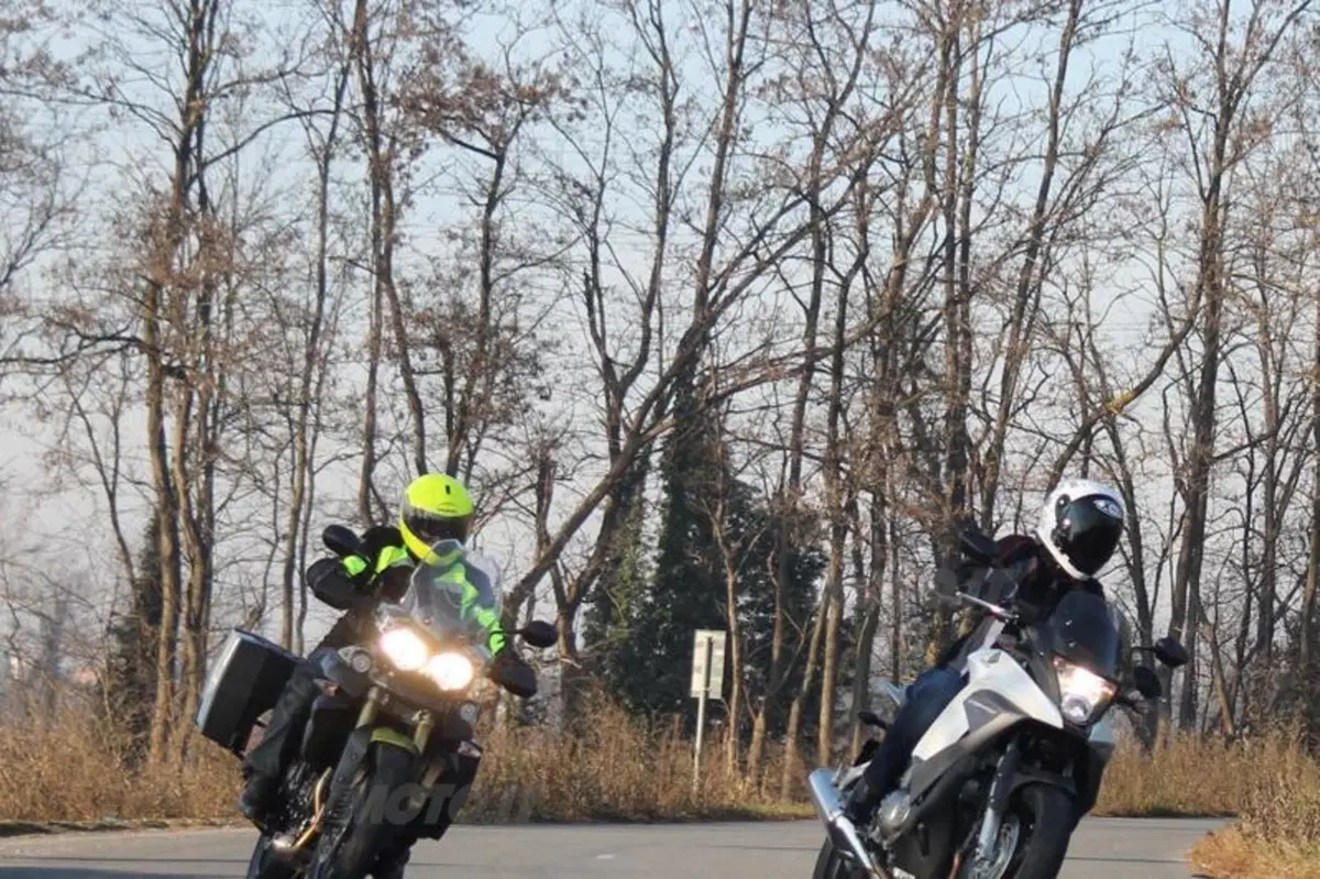 Honda Crossrunner VS Triumph Tiger 800 (16)