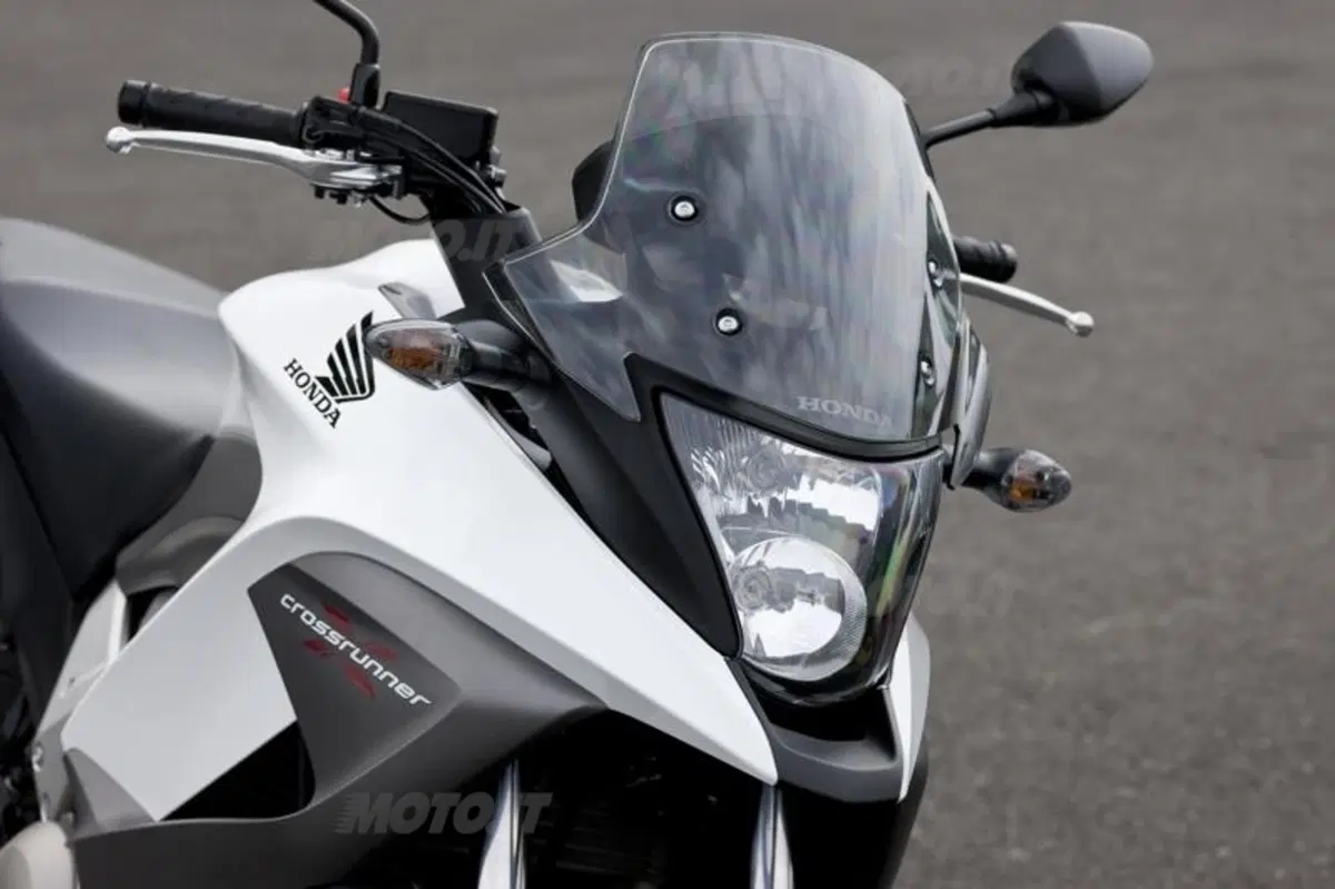 Honda Crossrunner VS Triumph Tiger 800 (18)