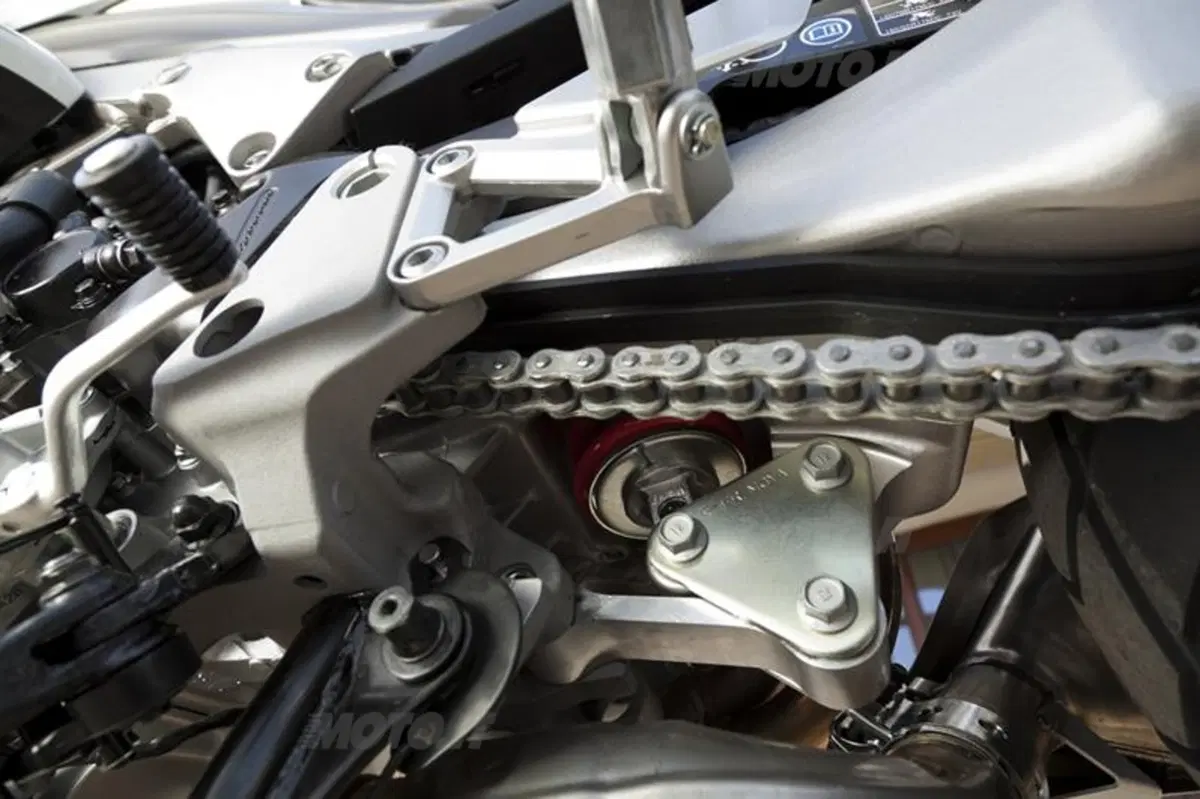 Honda Crossrunner VS Triumph Tiger 800 (22)