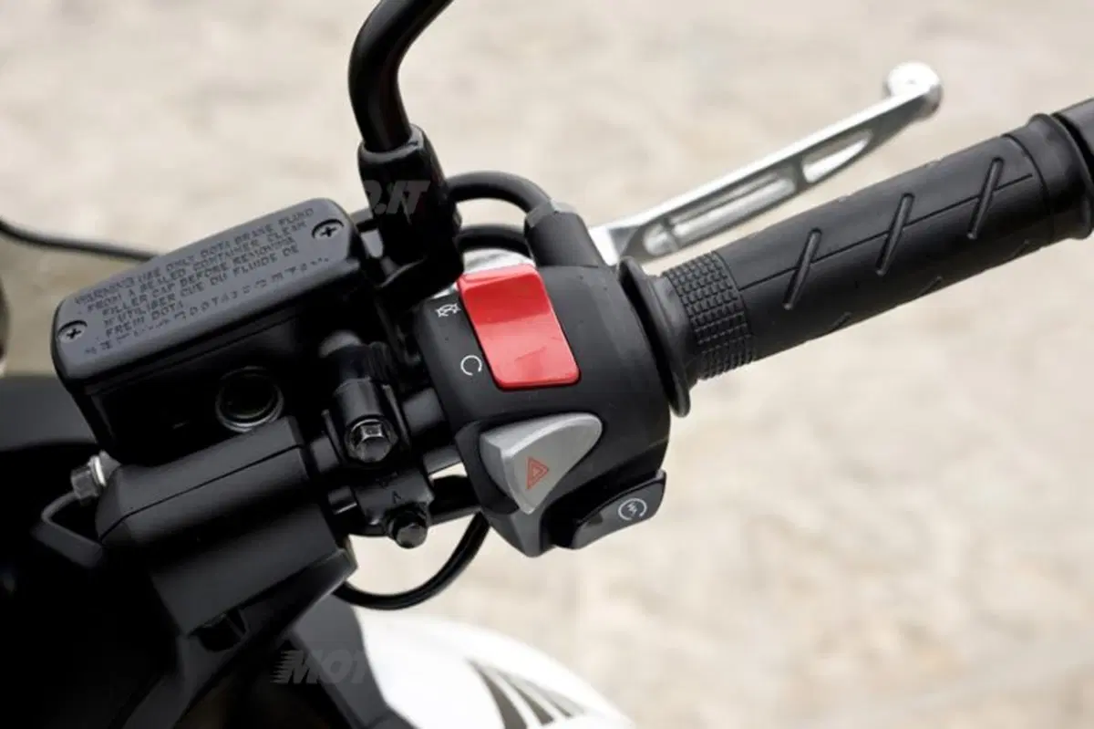 Honda Crossrunner VS Triumph Tiger 800 (25)