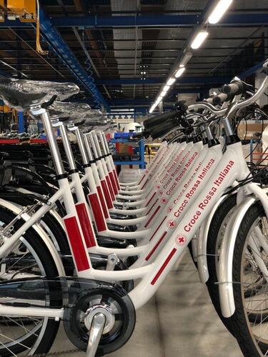 FIVE consegna le prime eBike alla Croce Rossa Italiana (2)