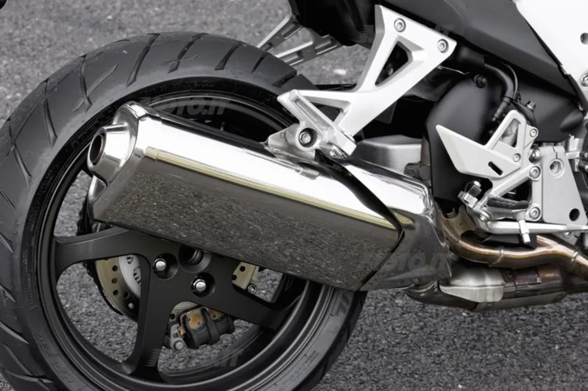 Honda Crossrunner VS Triumph Tiger 800 (27)