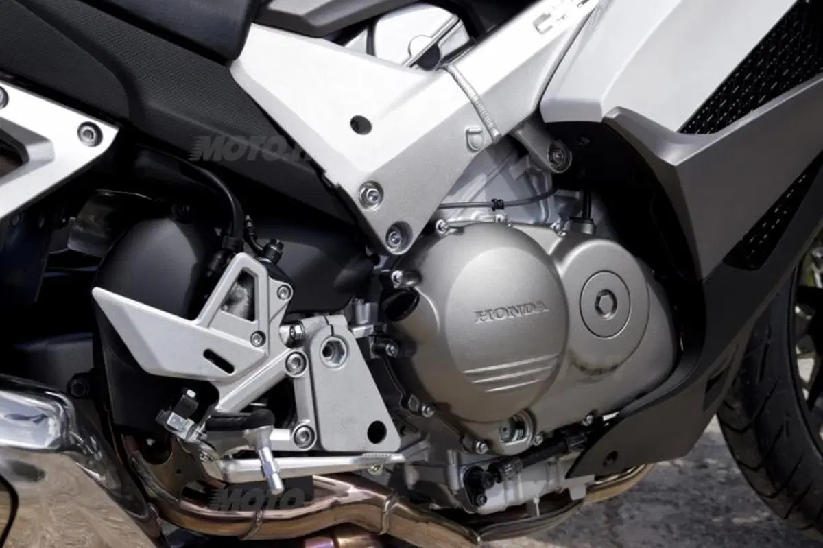 Honda Crossrunner VS Triumph Tiger 800 (29)