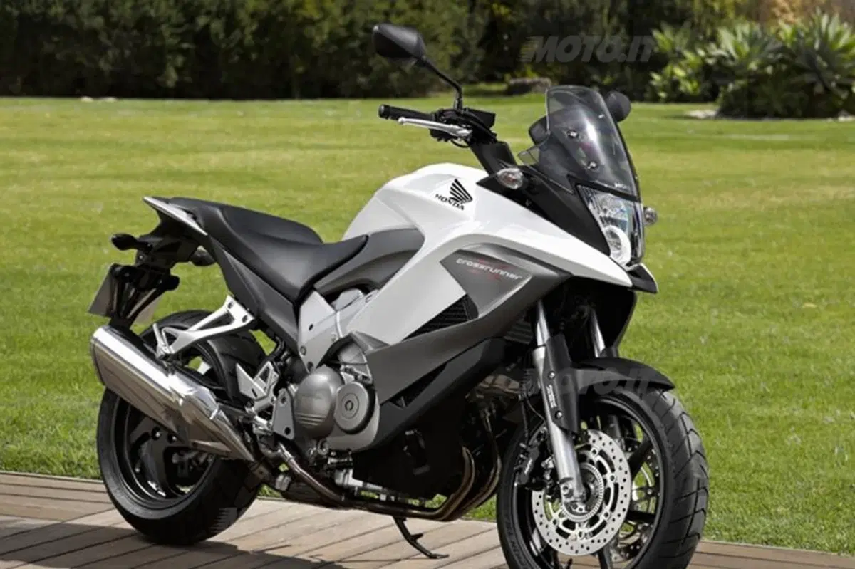 Honda Crossrunner VS Triumph Tiger 800 (32)