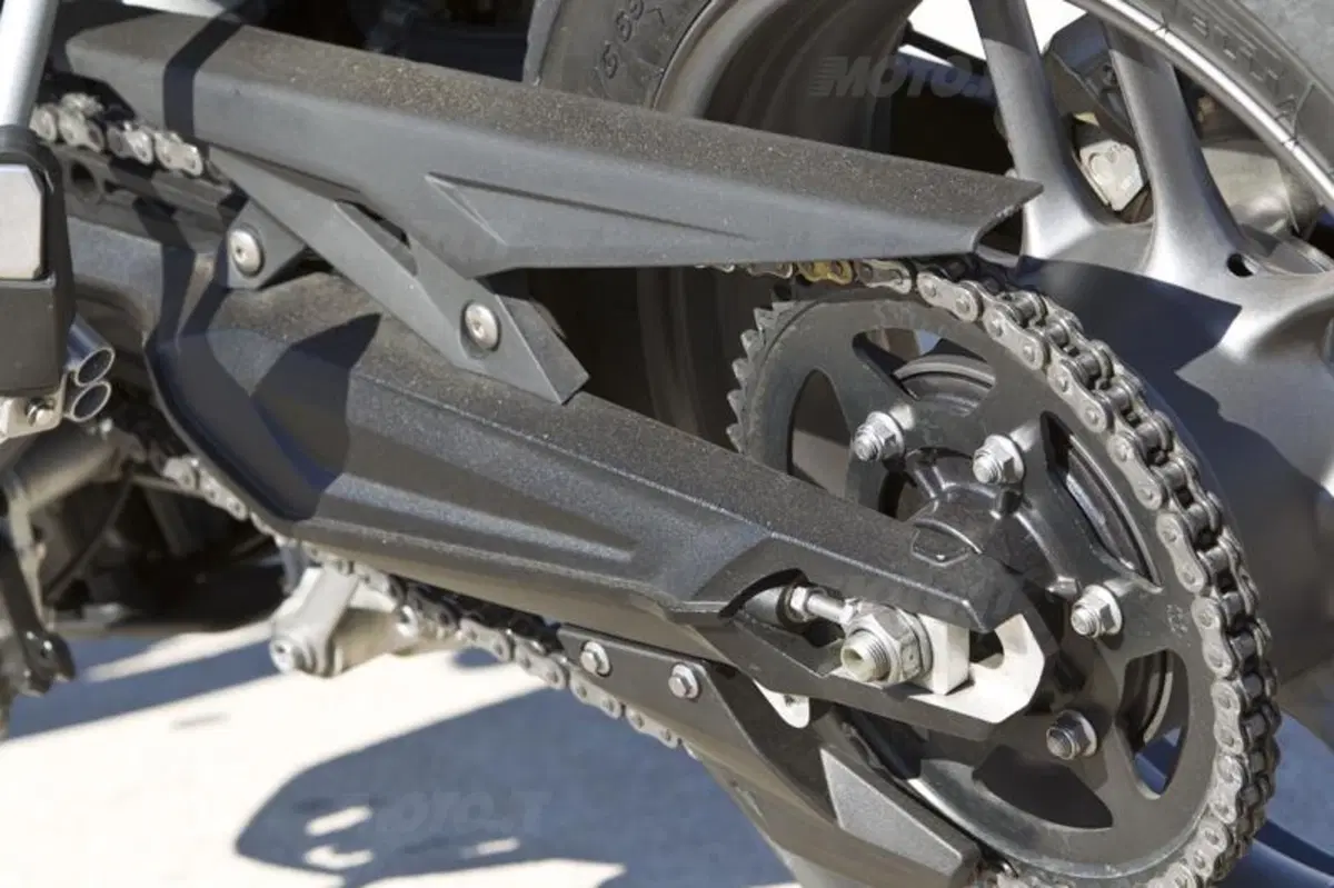 Honda Crossrunner VS Triumph Tiger 800 (36)