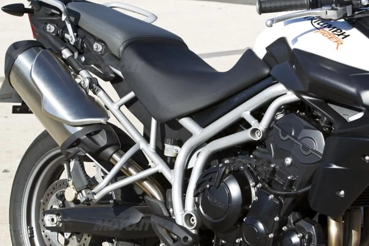 Honda Crossrunner VS Triumph Tiger 800 (39)