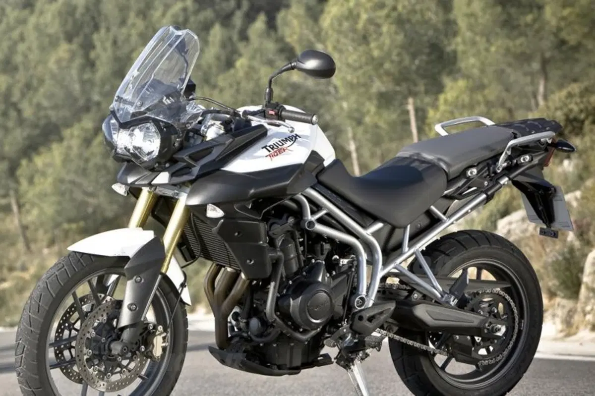 Honda Crossrunner VS Triumph Tiger 800 (44)