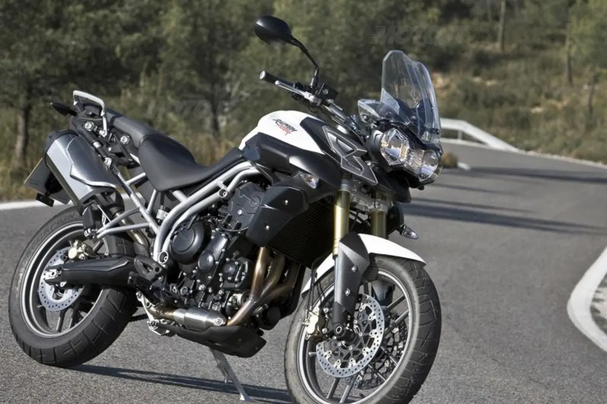 Honda Crossrunner VS Triumph Tiger 800 (45)