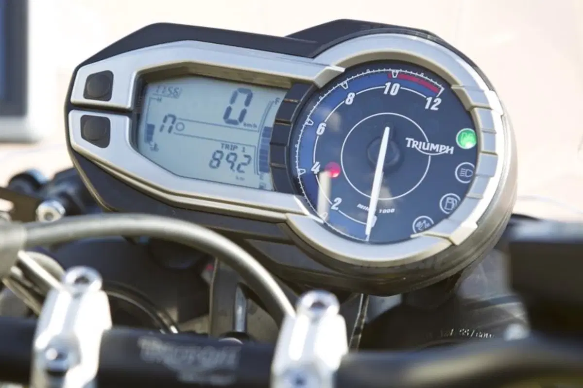 Honda Crossrunner VS Triumph Tiger 800 (46)