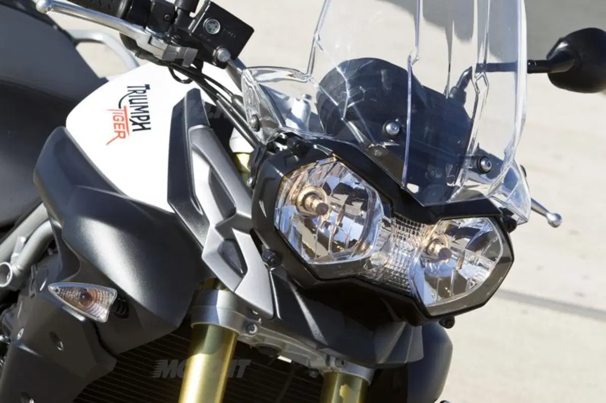Honda Crossrunner VS Triumph Tiger 800 (47)