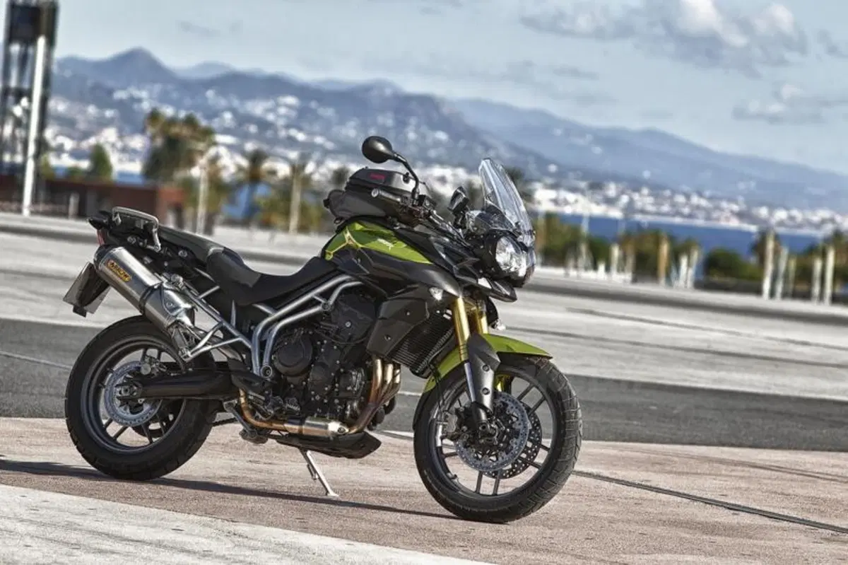 Honda Crossrunner VS Triumph Tiger 800 (56)