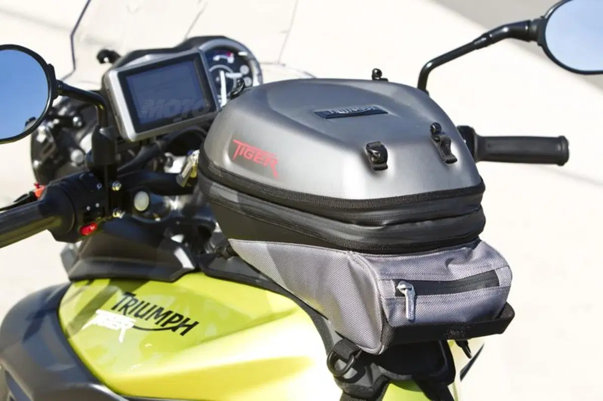 Honda Crossrunner VS Triumph Tiger 800 (57)