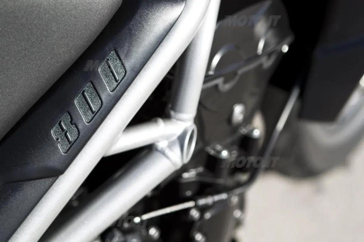 Honda Crossrunner VS Triumph Tiger 800 (60)