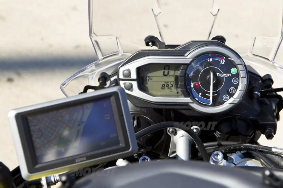 Honda Crossrunner VS Triumph Tiger 800 (65)