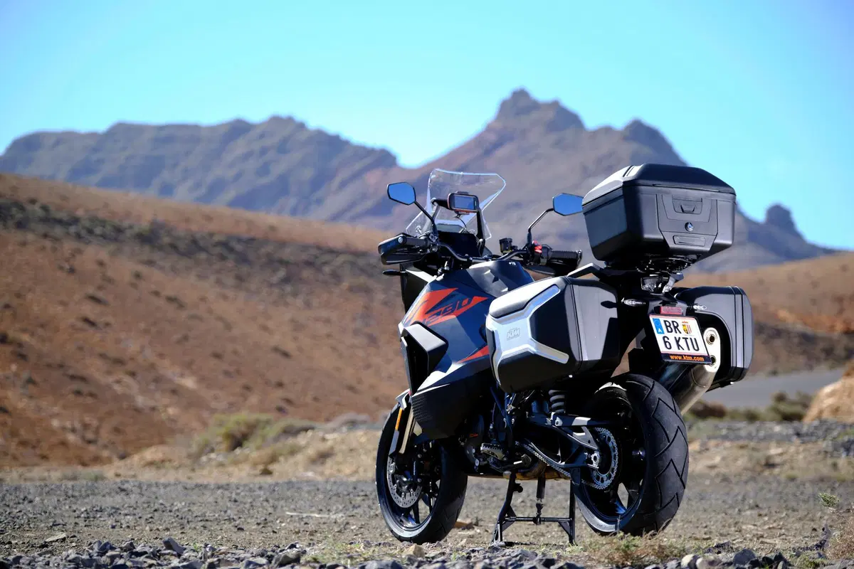 KTM 1290 SUPER ADVENTURE S Test 2021: 160 cv, elettronica al top (3)