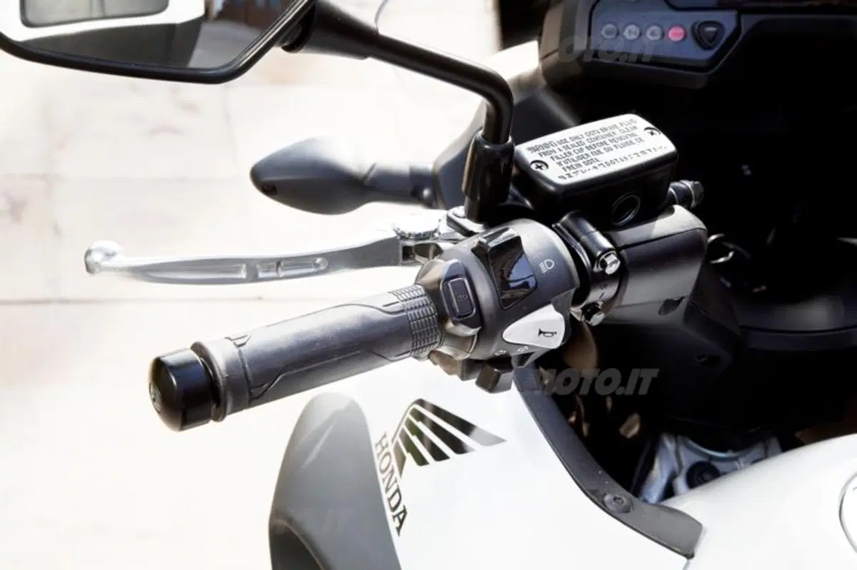 Honda Crossrunner VS Triumph Tiger 800 (71)