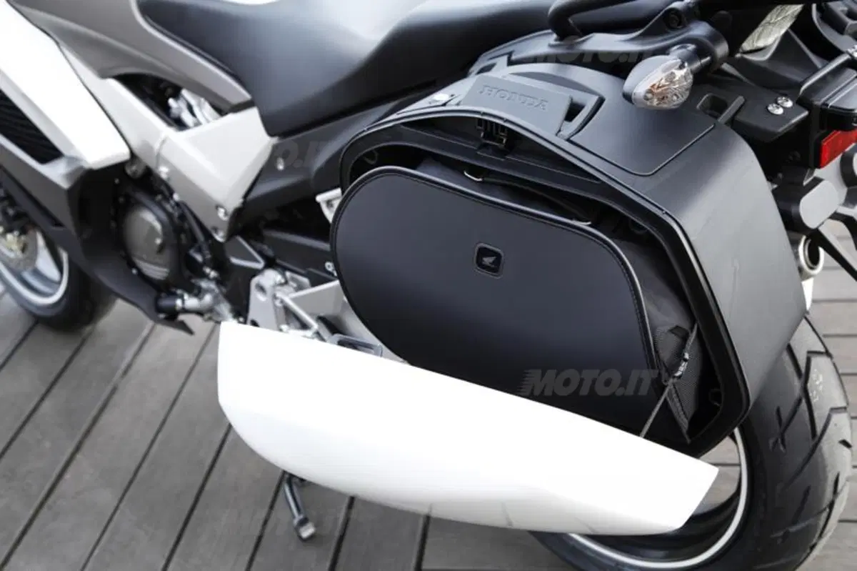 Honda Crossrunner VS Triumph Tiger 800 (73)