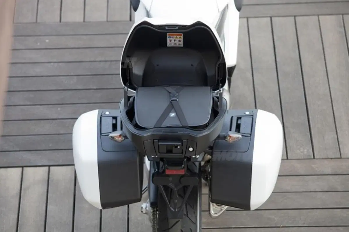 Honda Crossrunner VS Triumph Tiger 800 (74)